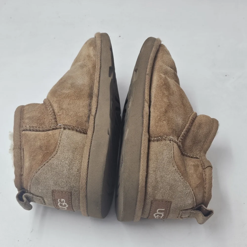 UGG Classic Ultra Mini Boots Chestnut Kids Size 3 Suede Sheepskin Cozy Snuggable
